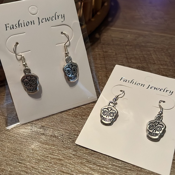 🛍️Sugar Skull Earrings 🛍️3 for $13🛍️ SALE!! - Picture 4 of 4